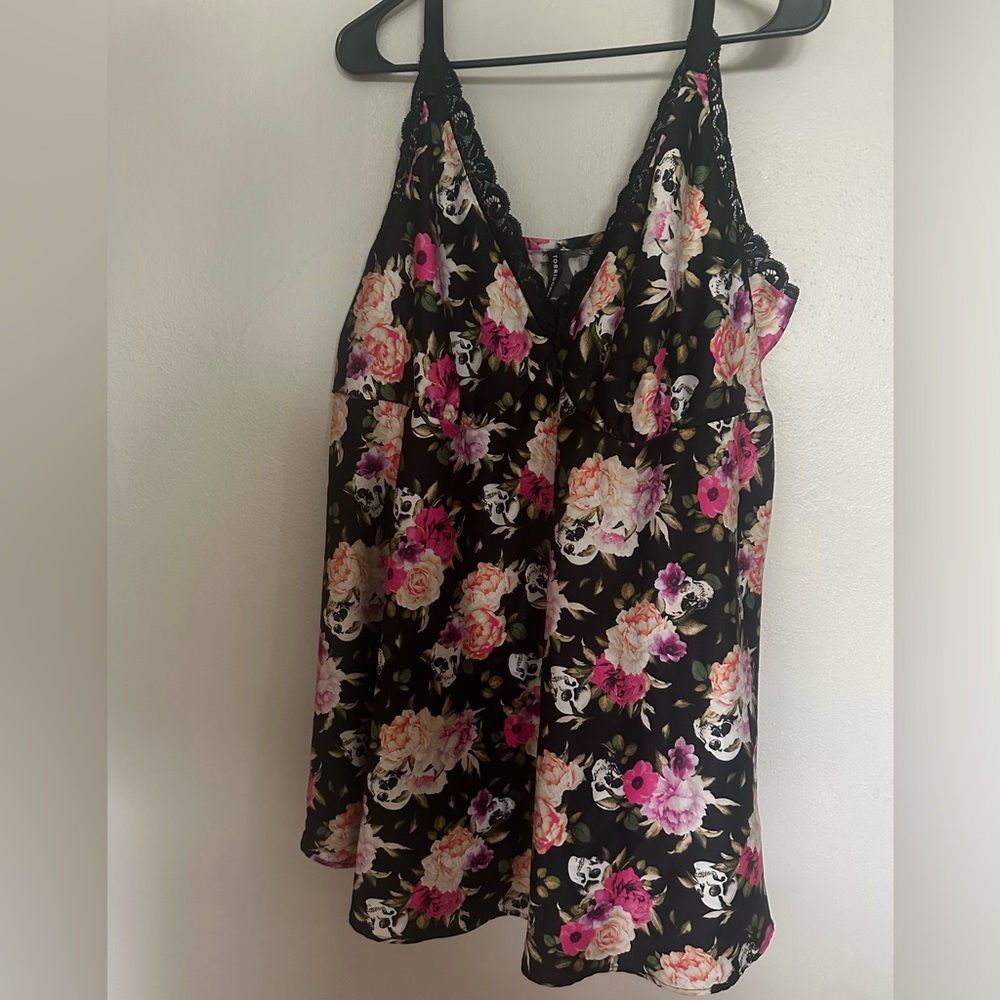 Women’s Torrid Skull and Flower Silky Nightie size 3